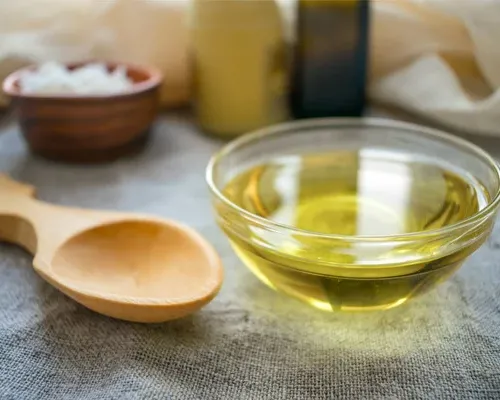 depositphotos_196158136-stock-photo-liquid-coconut-mct-oil-glass